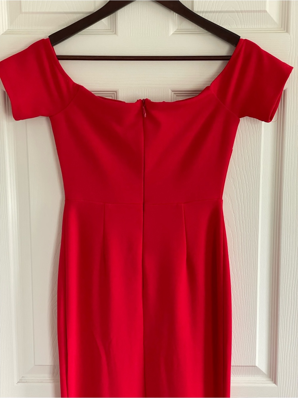 Lulu’s Red Off Shoulder Maxi Dress Formal Evening Gown Size S Flattering Fitted - Picture 7 of 10